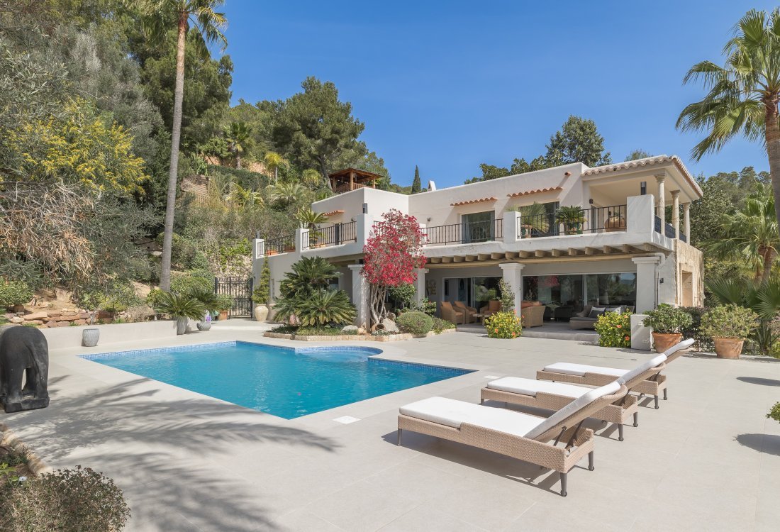 Stylish villa with beautiful sea views in gated urbanisation - 3