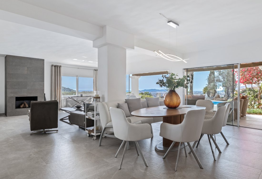 Stylish villa with beautiful sea views in gated urbanisation - 2