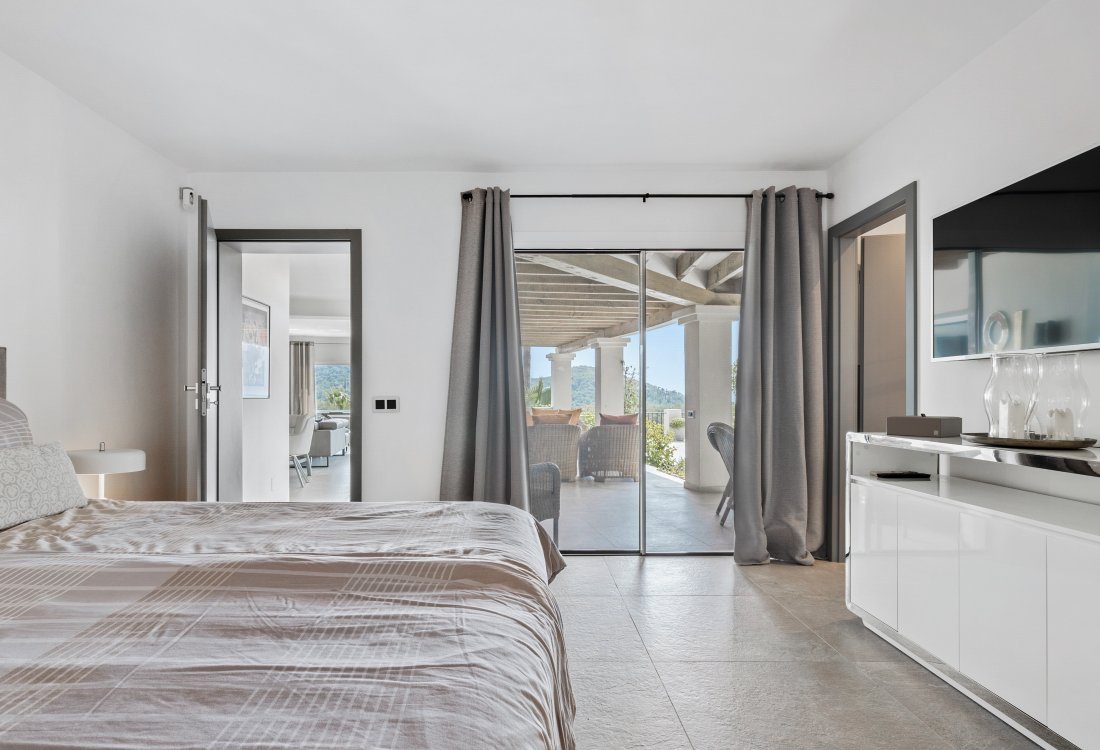 Stylish villa with beautiful sea views in gated urbanisation - 17