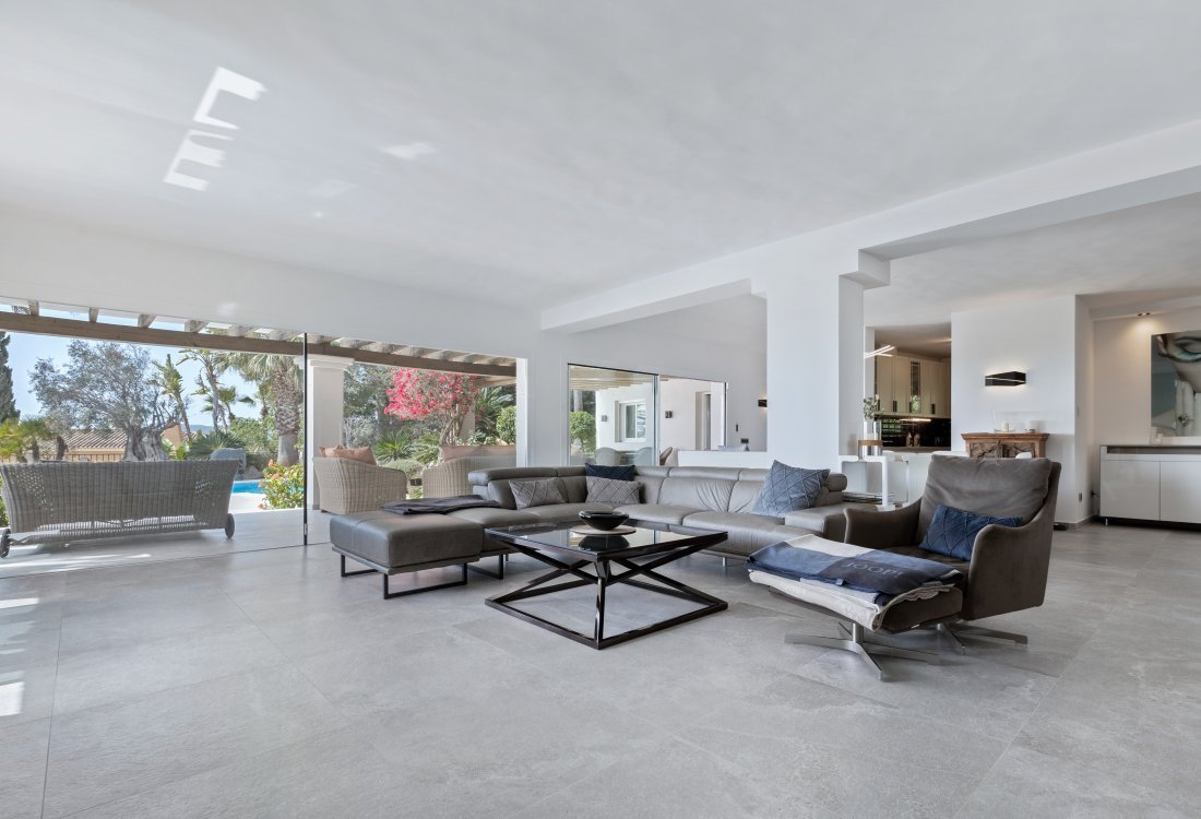 Stylish villa with beautiful sea views in gated urbanisation - 5