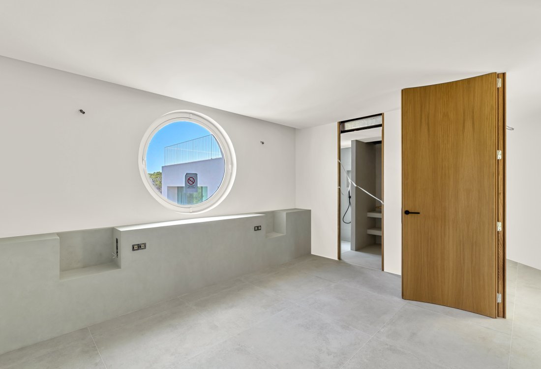 Spectacular newly built villa close to the sea - 11