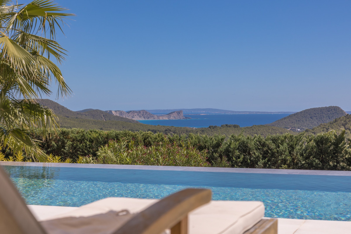 Moderna villa con bonito jardín y impressionantes vistas al mar - 2