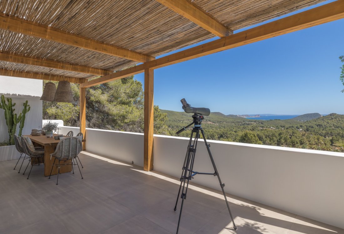 Modern villa with beautiful garden and stunning sea views - 5