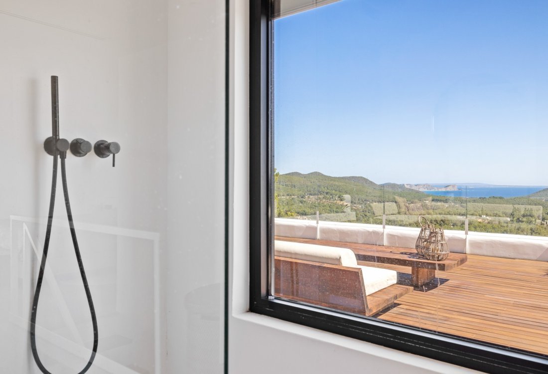 Modern villa with beautiful garden and stunning sea views - 23