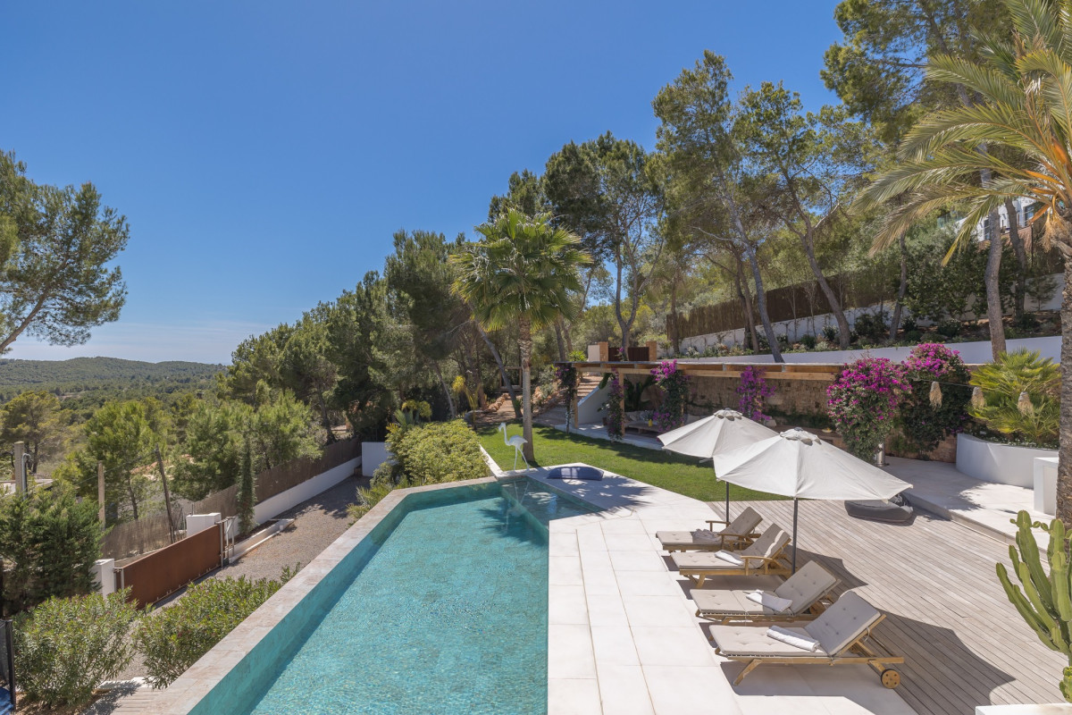 Moderna villa con bonito jardín y impressionantes vistas al mar - 4