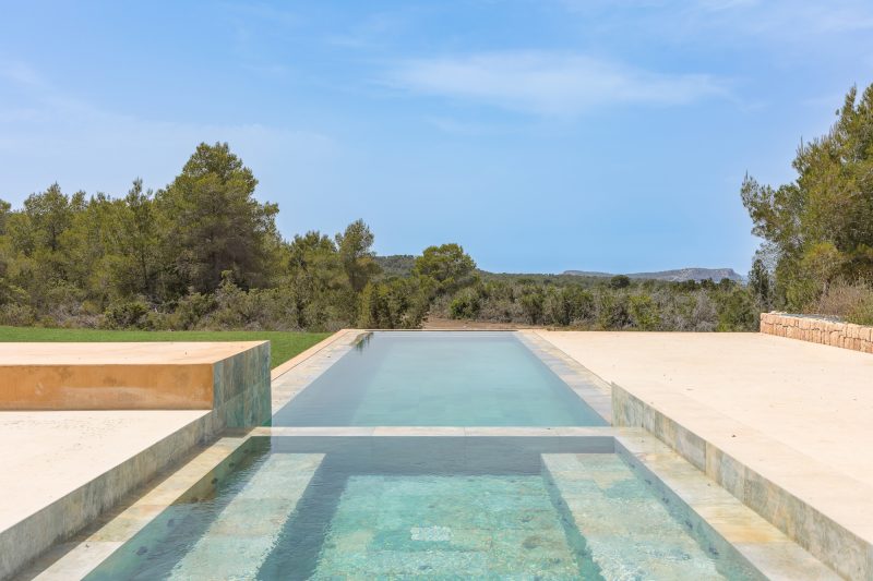 Impresionante villa de nueva construcción en la costa oeste de Ibiza - 2