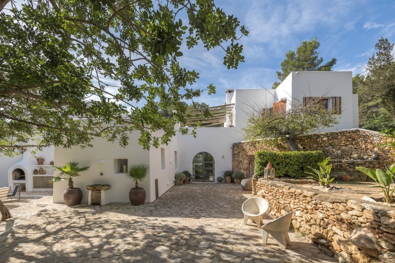 Exklusiv restaurierte Finca in absoluter Alleinlage - 2