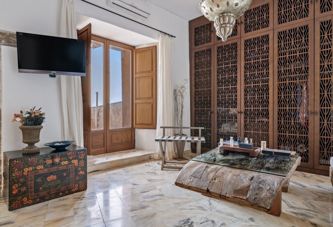 Exklusive Wohnung mit großer Terrasse in Dalt Vila - 2