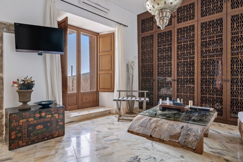 Exklusive Wohnung mit großer Terrasse in Dalt Vila - 2