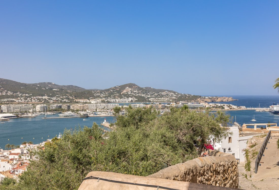Exklusive Wohnung mit großer Terrasse in Dalt Vila - 16