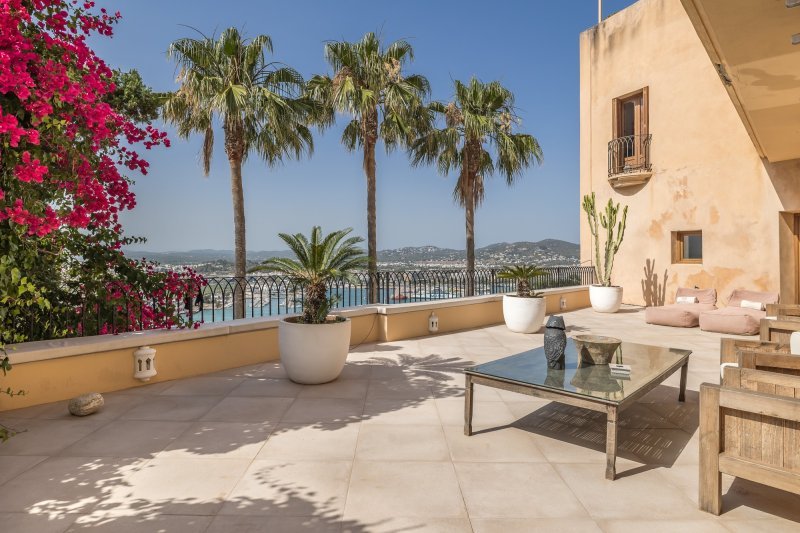 Exklusive Wohnung mit großer Terrasse in Dalt Vila - 5