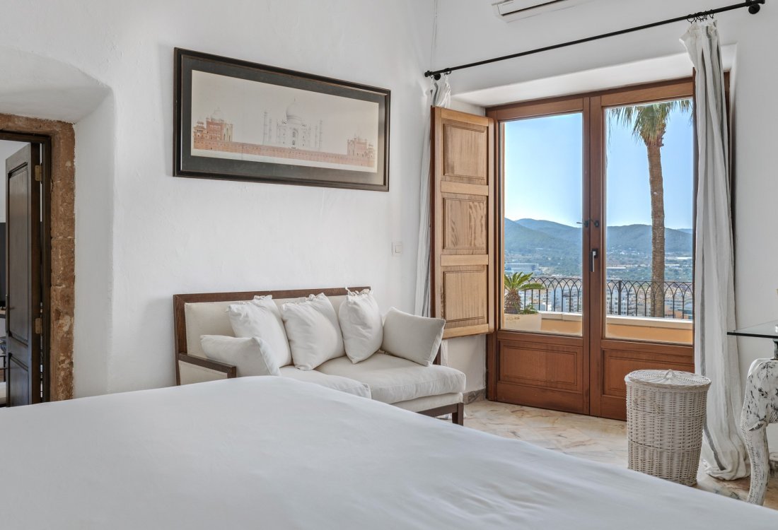 Exklusive Wohnung mit großer Terrasse in Dalt Vila - 10