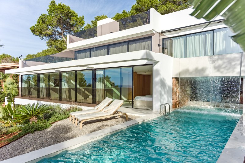 Nueva villa con piscina en cascada y vistas a la puesta de sol - 1