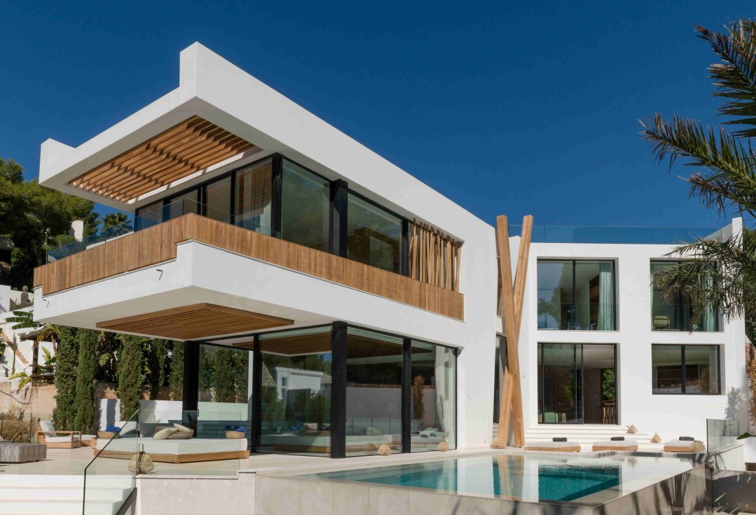 Exclusive luxury villa in prestigious gated community - 2