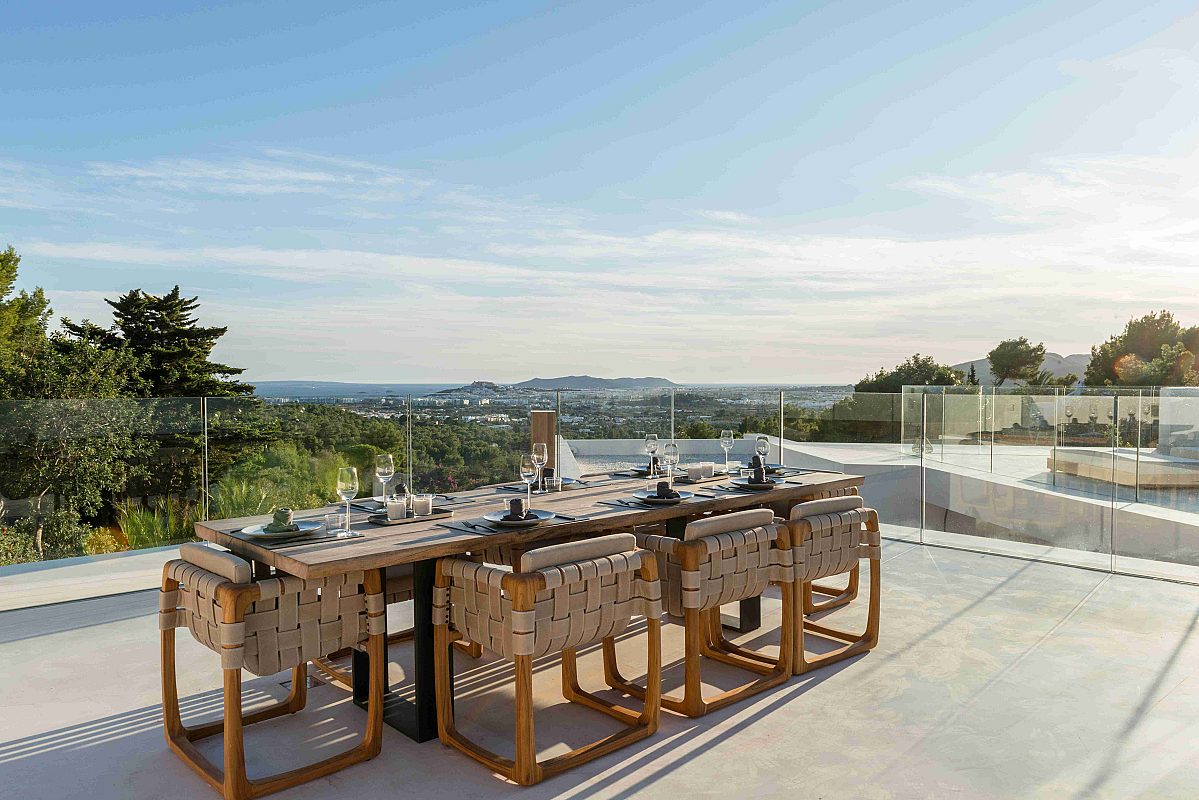 Exclusive luxury villa in prestigious gated community - 1