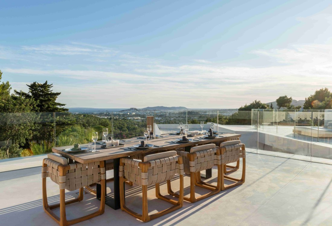 Exclusive luxury villa in prestigious gated community - 1