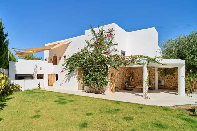 Mediterranean villa with impressive rooftop terrace - 4