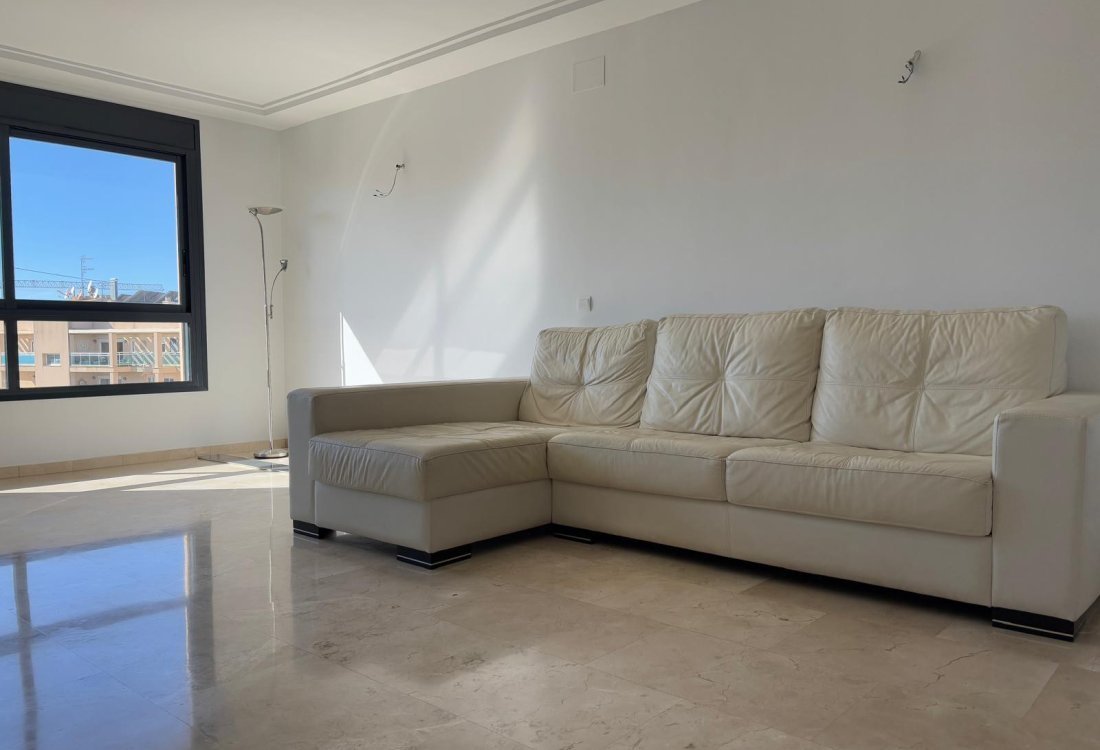 Modern penthouse with direct beach access - 4
