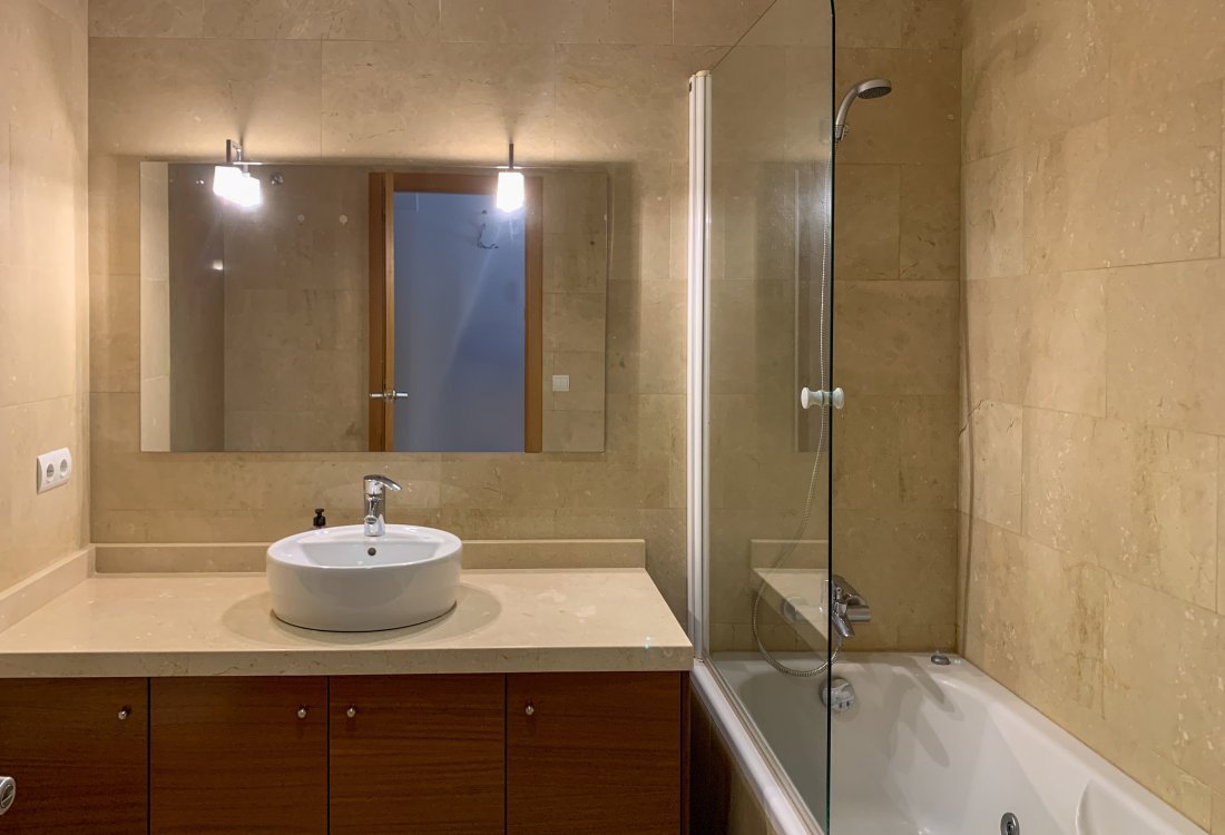Modern penthouse with direct beach access - 14