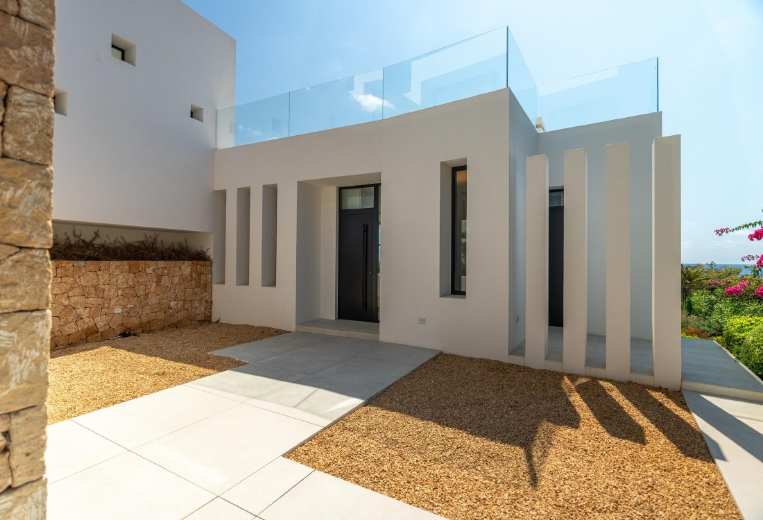 Exclusiva villa de obra nueva en primera línea de mar - 3