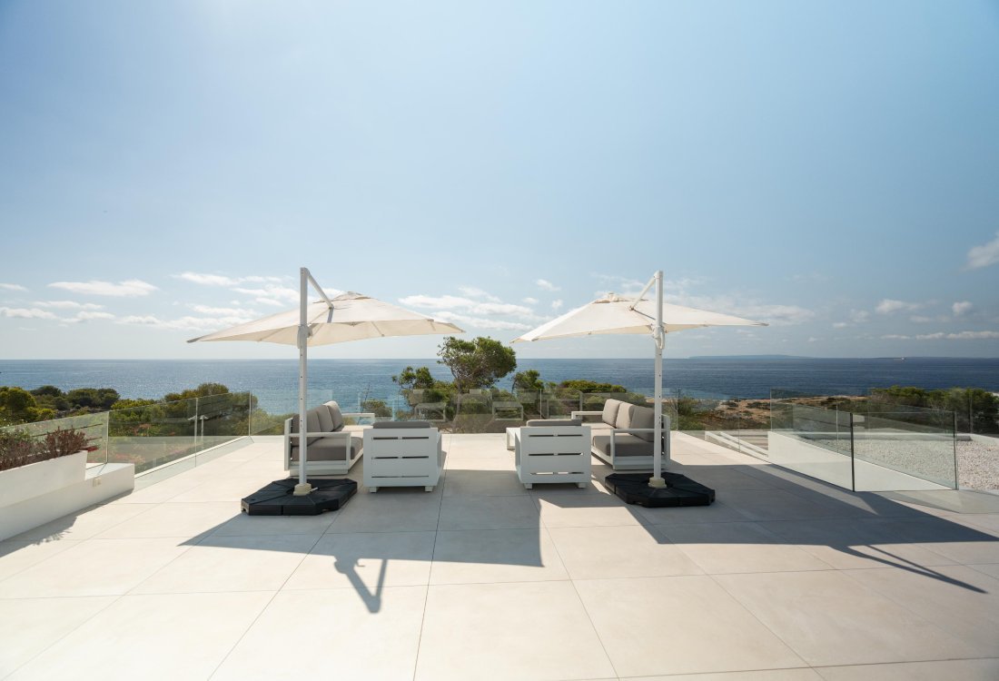 Exclusiva villa de obra nueva en primera línea de mar - 4