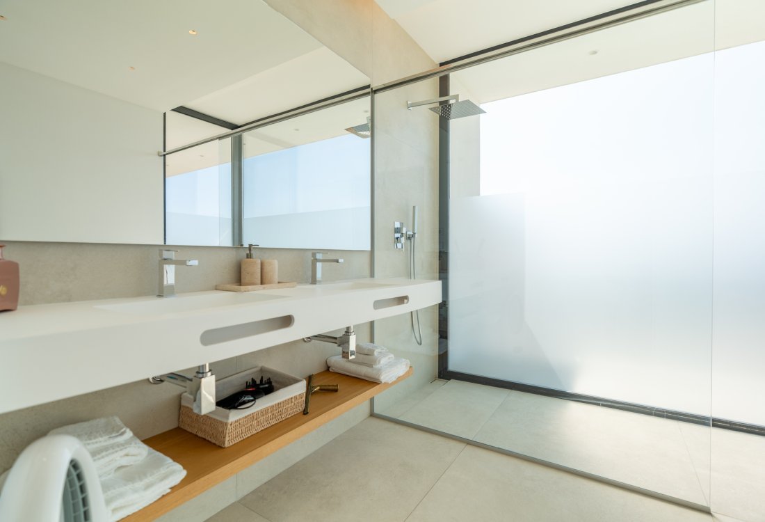 Exclusiva villa de obra nueva en primera línea de mar - 52