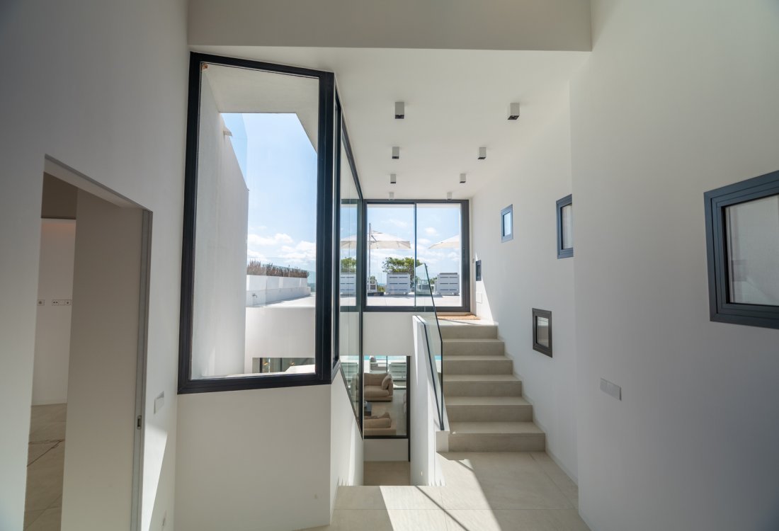 Exclusiva villa de obra nueva en primera línea de mar - 56