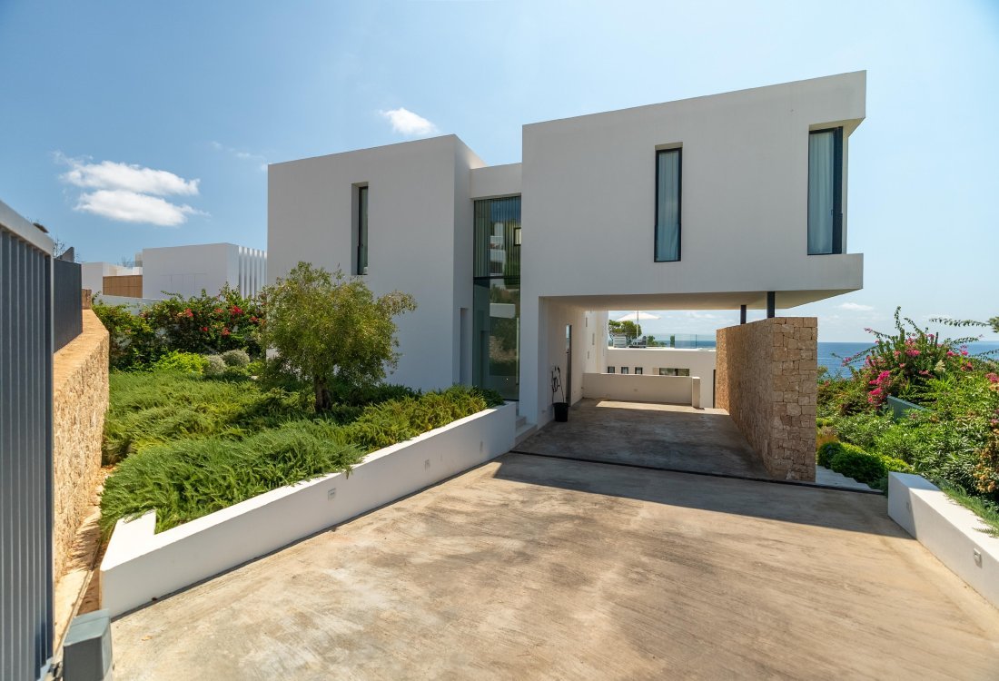 Exclusiva villa de obra nueva en primera línea de mar - 2