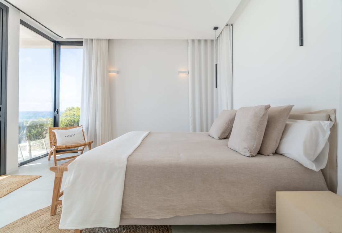Exclusiva villa de obra nueva en primera línea de mar - 39