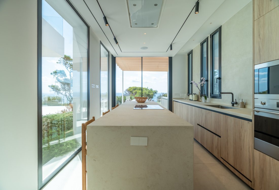 Exclusiva villa de obra nueva en primera línea de mar - 13