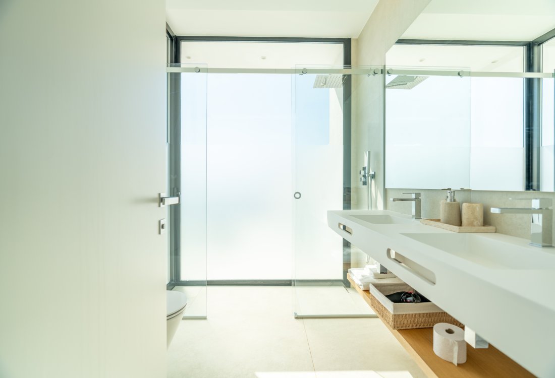 Exclusiva villa de obra nueva en primera línea de mar - 46