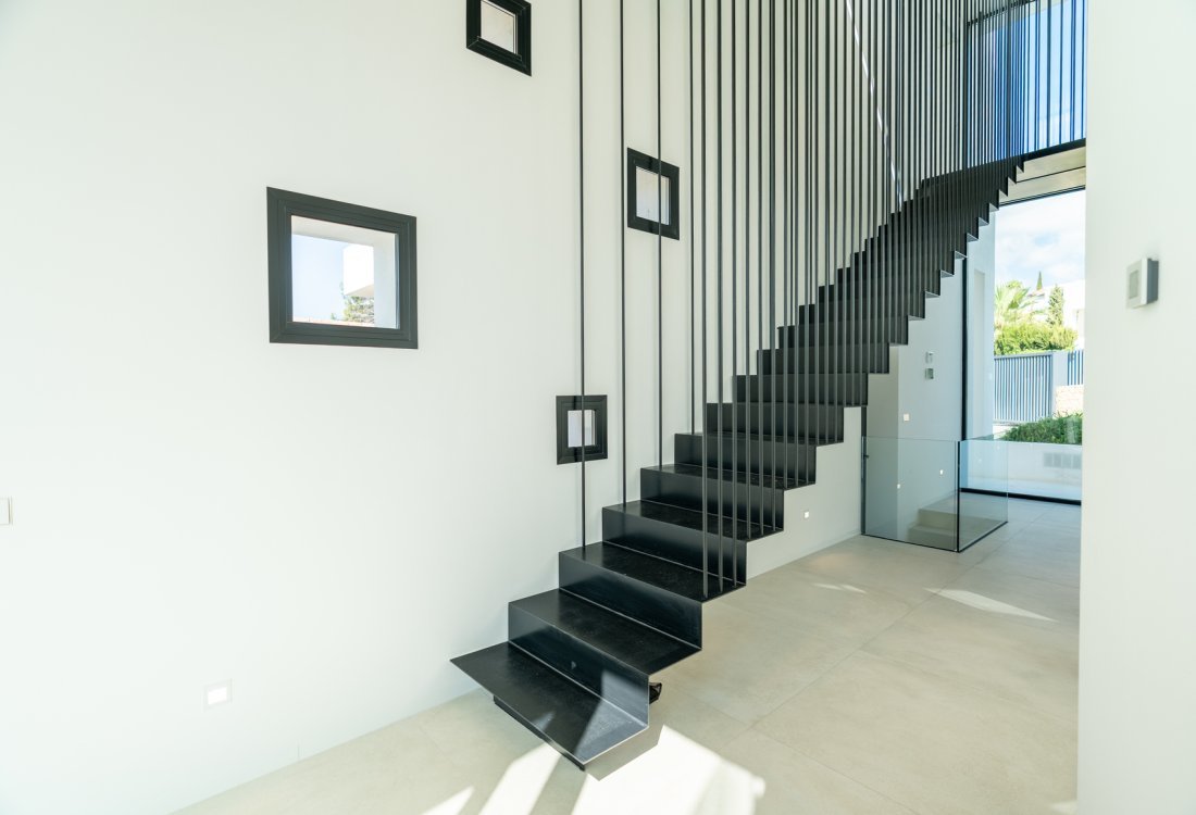 Exclusiva villa de obra nueva en primera línea de mar - 35