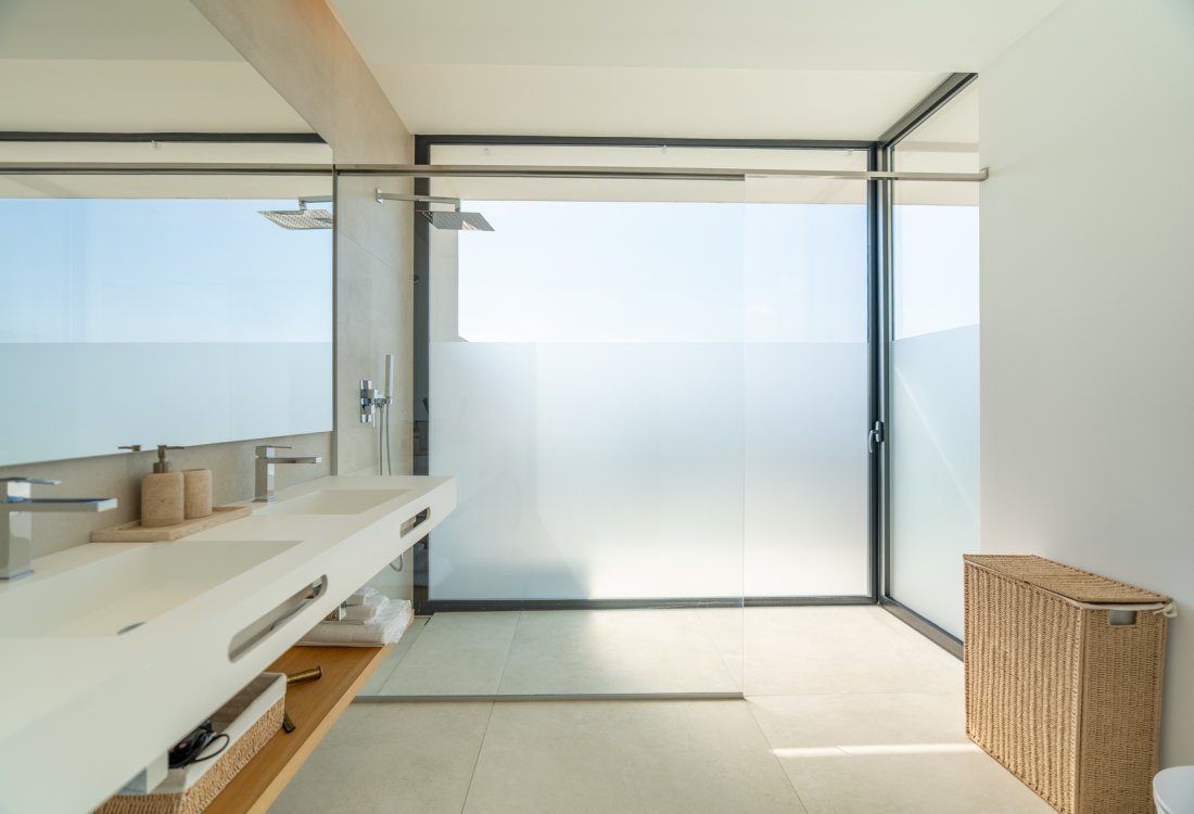 Exclusiva villa de obra nueva en primera línea de mar - 54