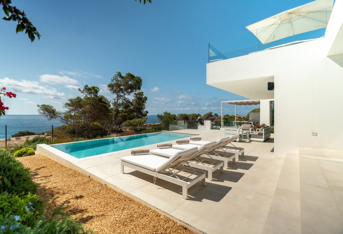 Exclusiva villa de obra nueva en primera línea de mar - 5