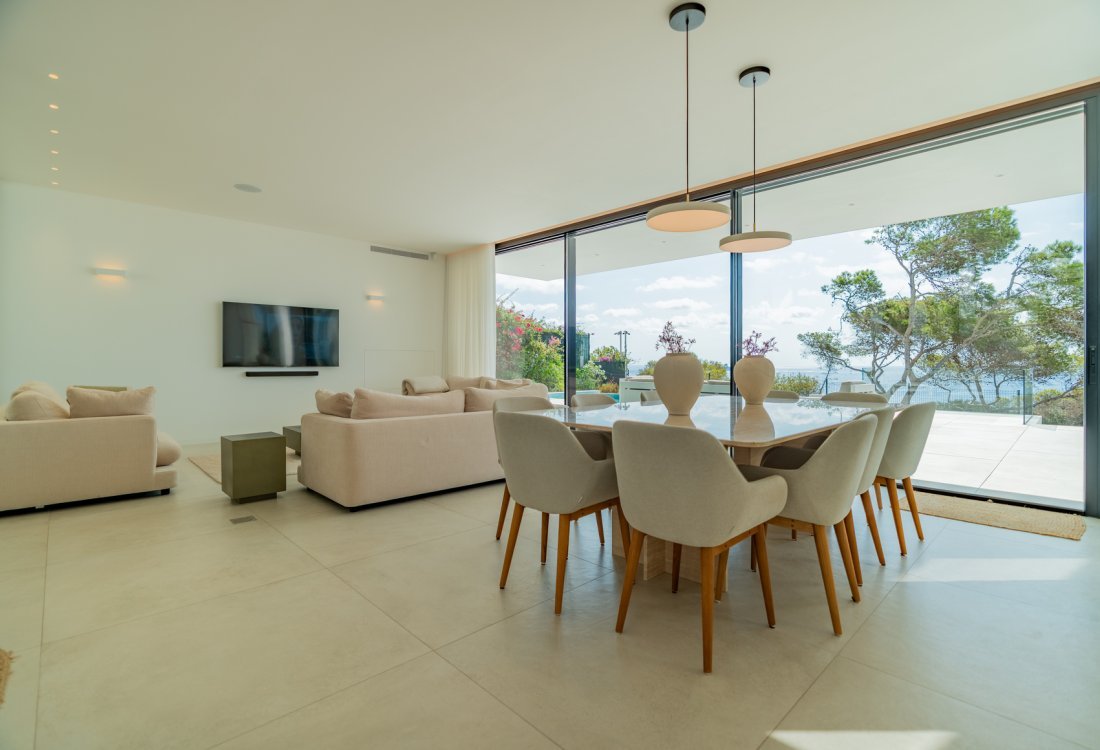 Exclusiva villa de obra nueva en primera línea de mar - 7