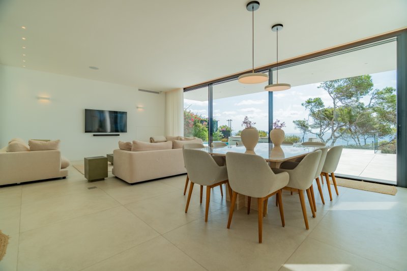 Exclusive new-build villa in a frontline sea location - 4