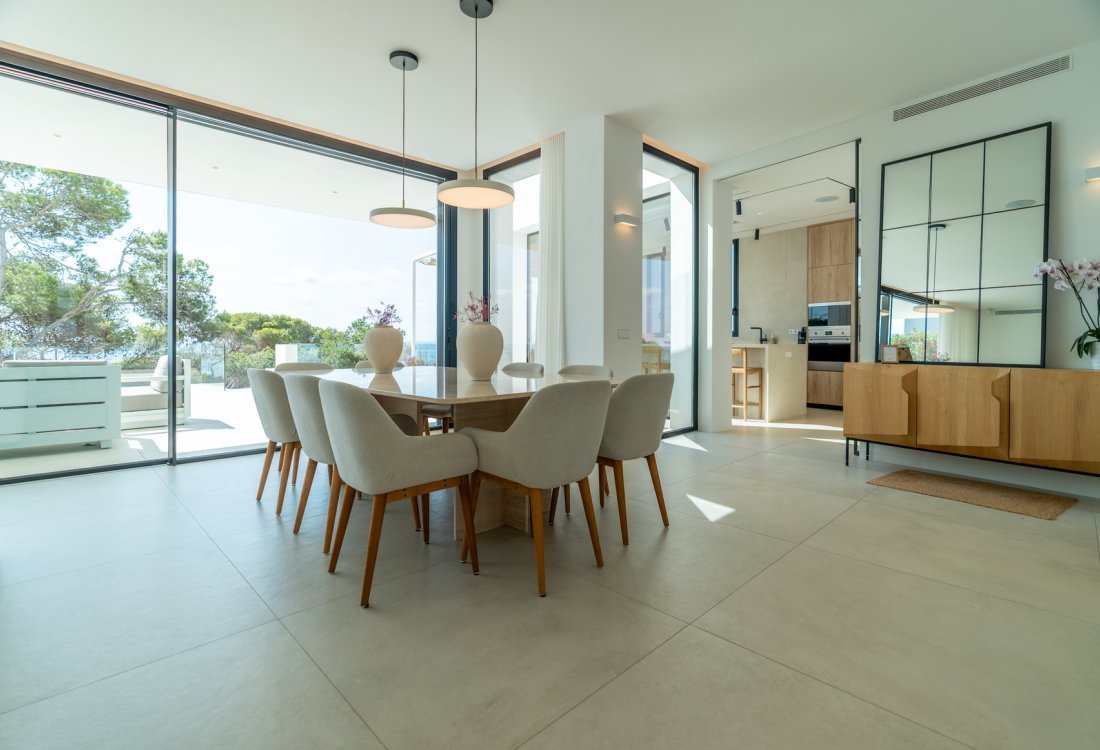Exclusiva villa de obra nueva en primera línea de mar - 8