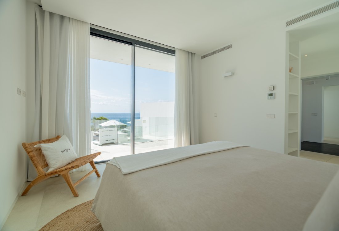 Exclusiva villa de obra nueva en primera línea de mar - 48