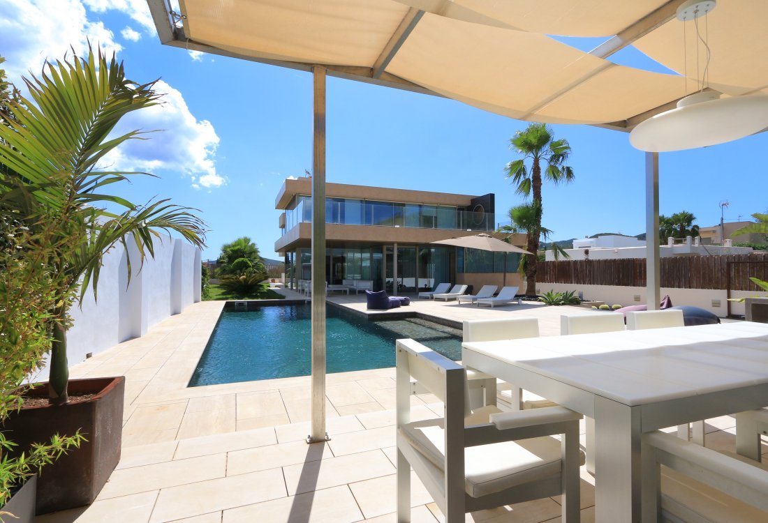 Villa moderna en ubicación céntrica con licencia turística - 13
