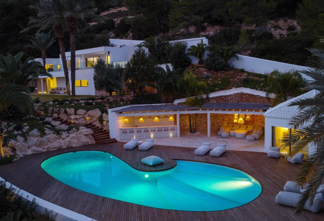 Villa renovada con licencia turística en ubicación privilegiada - 3