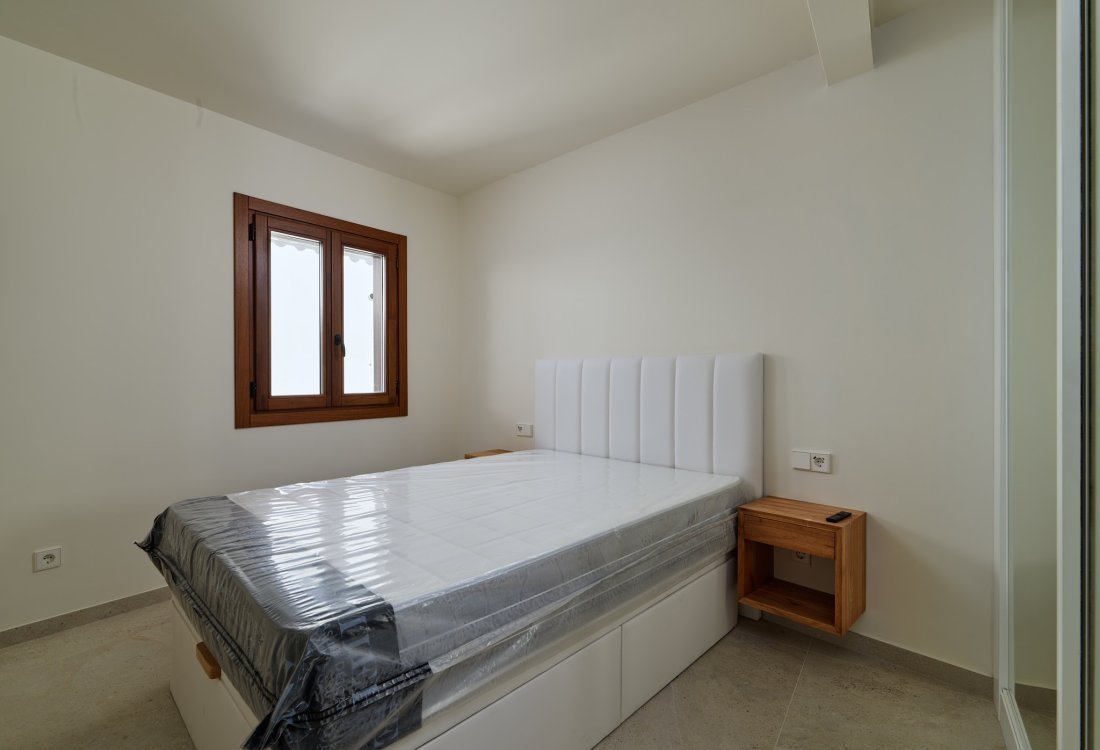 Renoviertes gebäude mit 8 wohnungen und 2 ladenlokalen - 25
