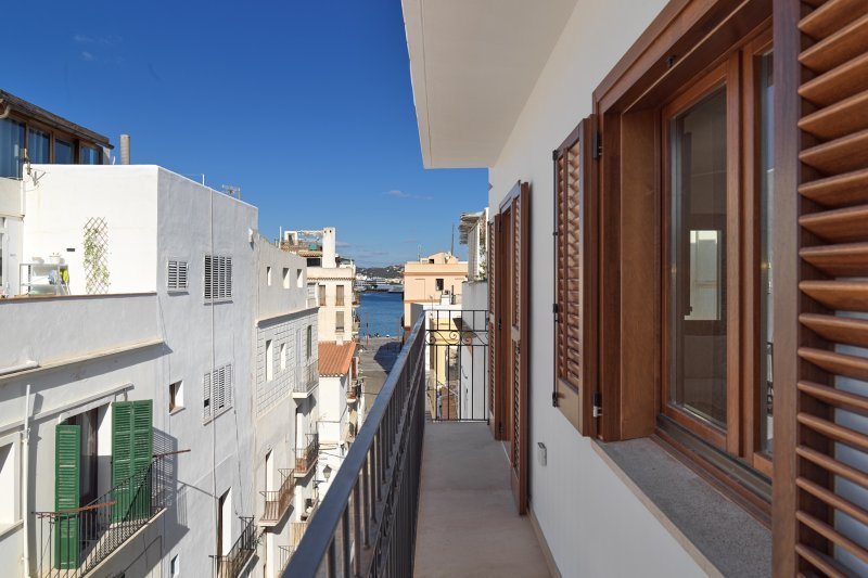 Edificio renovado con 8 apartamentos y 2 locales comerciales - 3