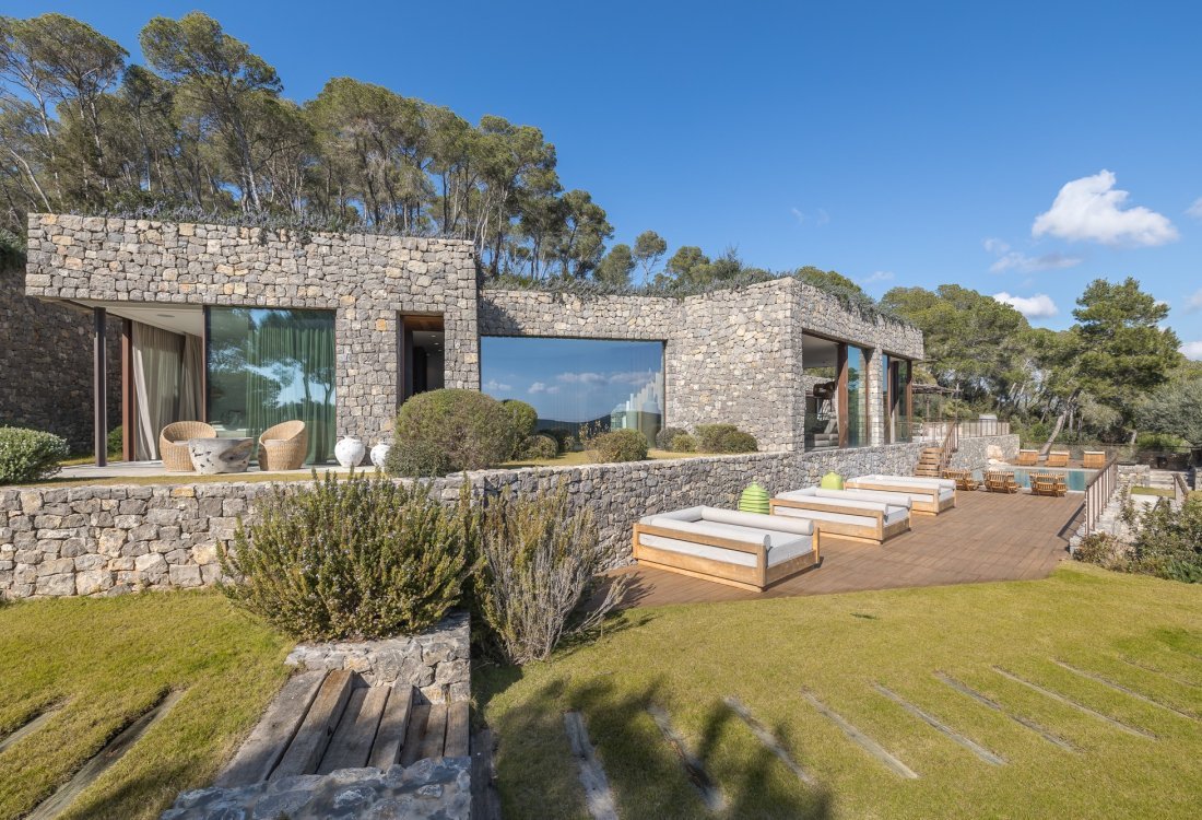 Unique opportunity – unparalleled villa with panoramic views - 9
