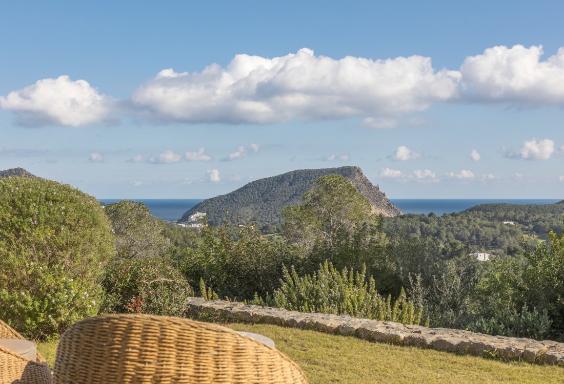 Unique opportunity – unparalleled villa with panoramic views - 3