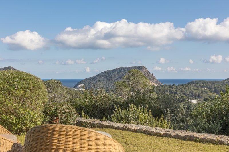 Unique opportunity – unparalleled villa with panoramic views - 3