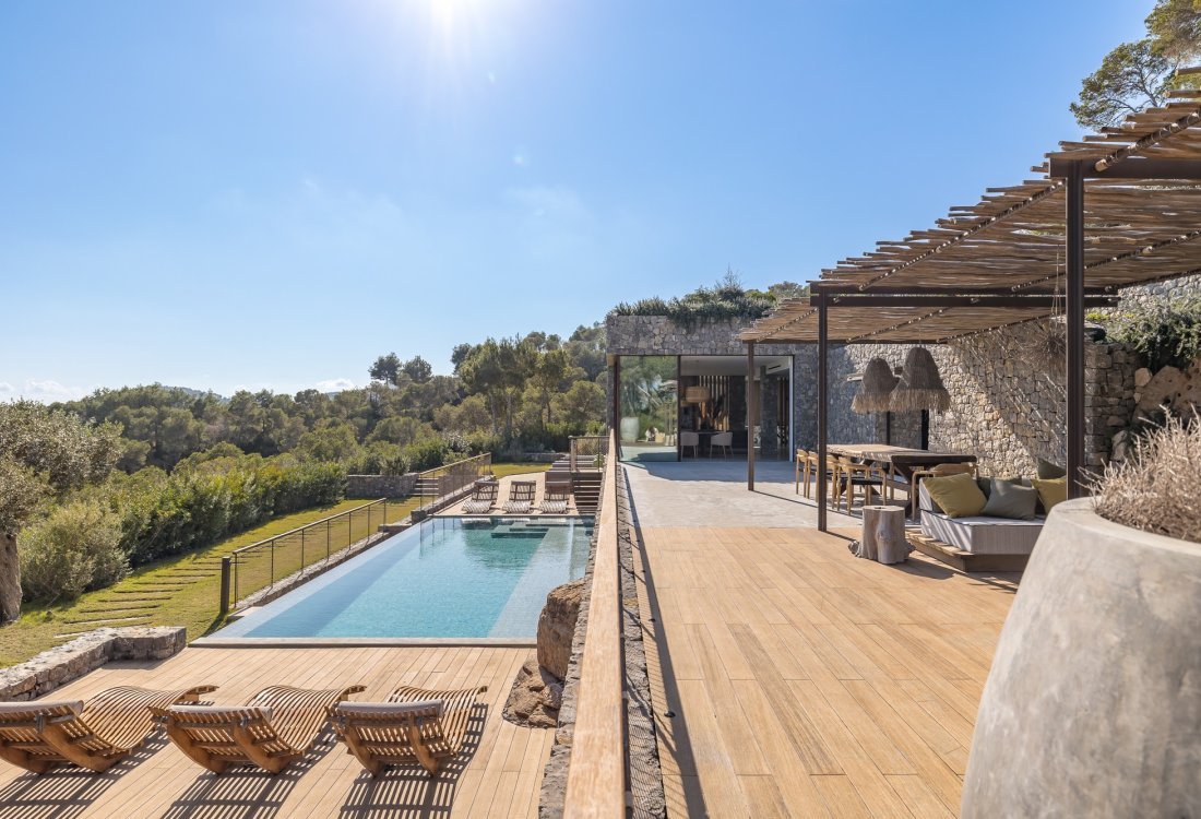 Unique opportunity – unparalleled villa with panoramic views - 13