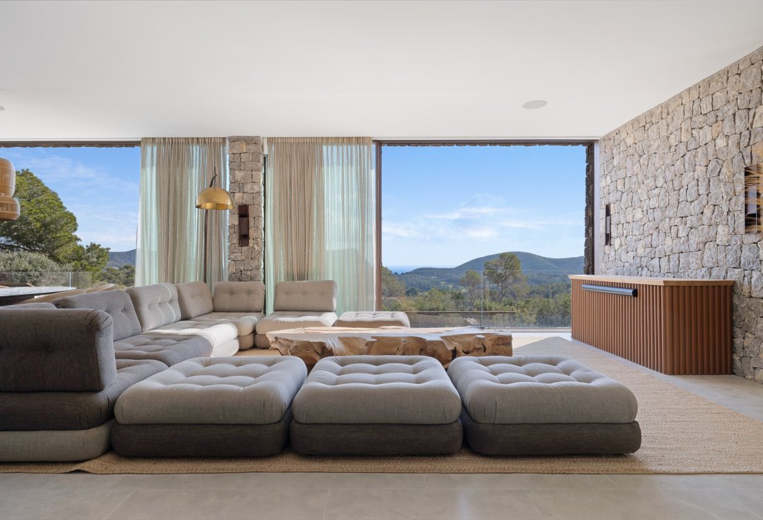 Unique opportunity – unparalleled villa with panoramic views - 16