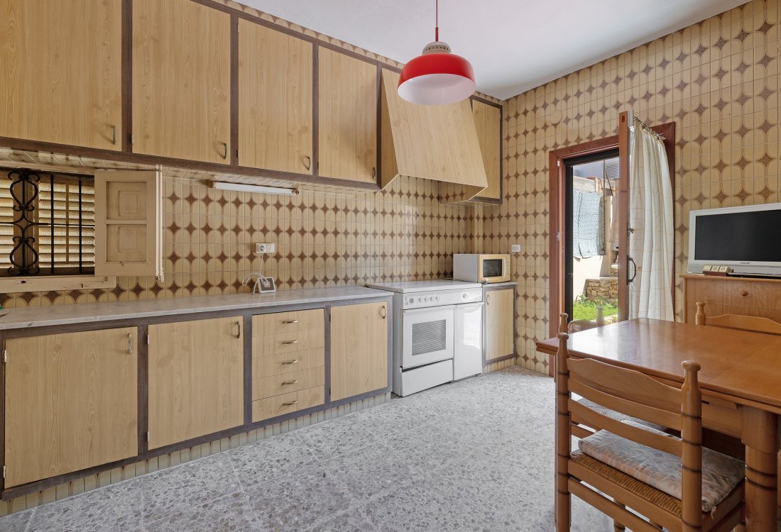 Traditional-style property with garden to renovate in the heart of Ibiza Town - 7