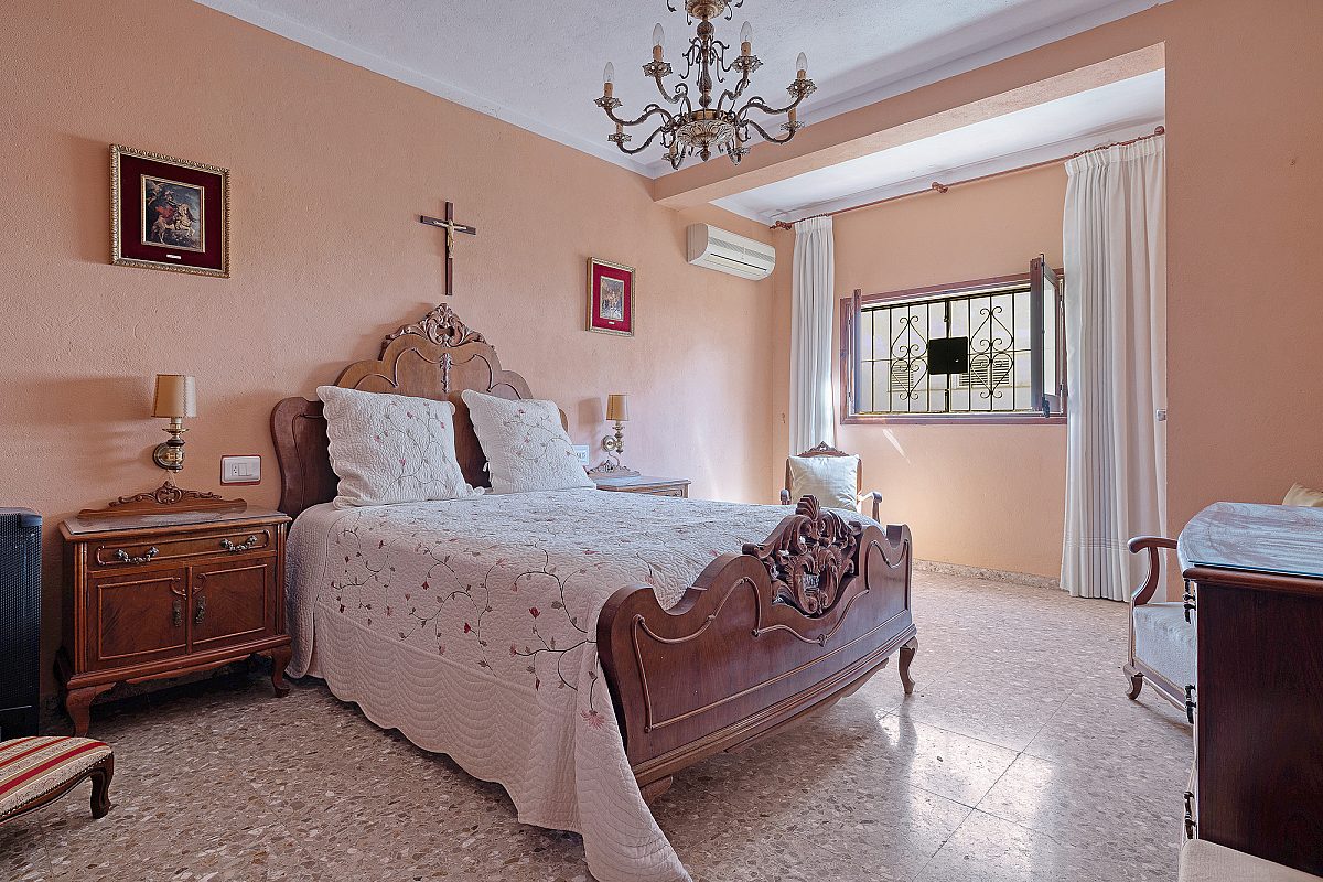 Traditional-style property with garden to renovate in the heart of Ibiza Town - 8