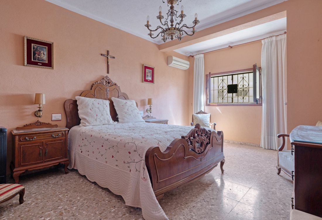 Traditional-style property with garden to renovate in the heart of Ibiza Town - 8
